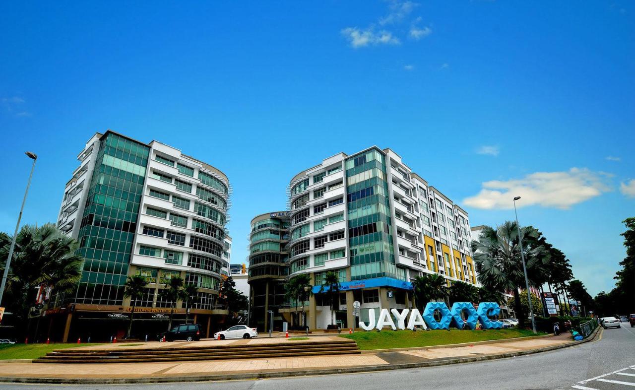 Studio Units At Pacific Tower Near Jaya One By Comfyasia Petaling Jaya Exterior photo